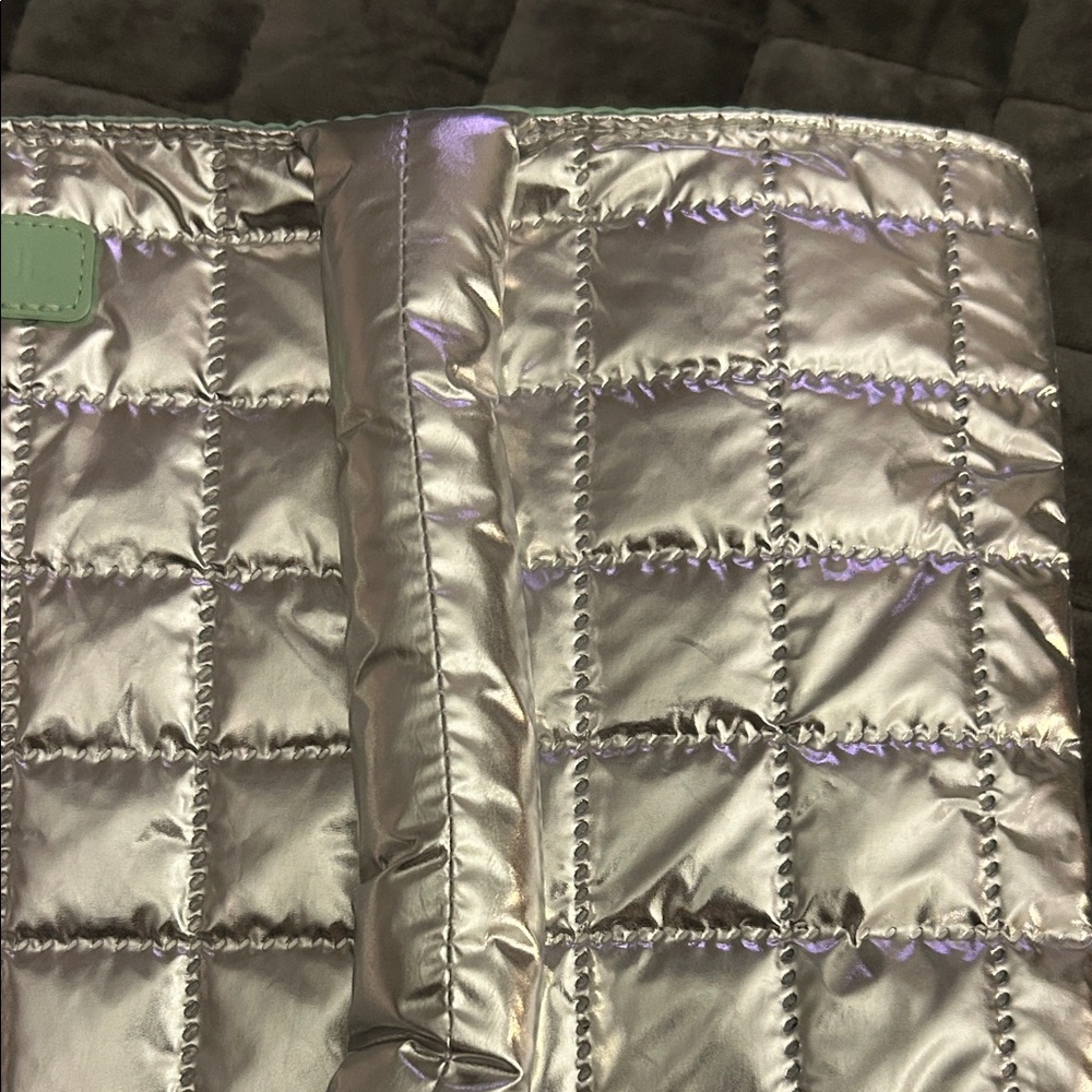 Clinique Metallic Silver Quilted Tote - Picture 4 of 7